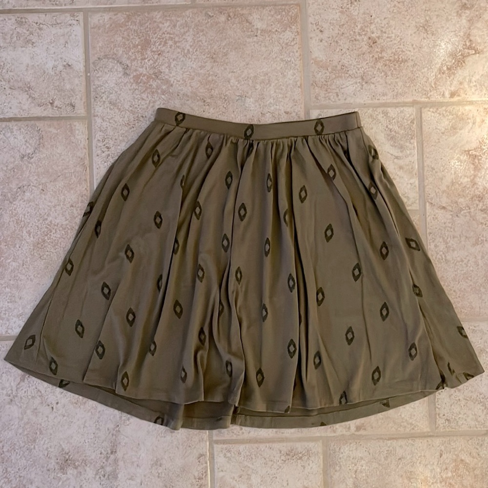 EUC Old Navy | hunter green skater skirt, black geometric design, elastic waist